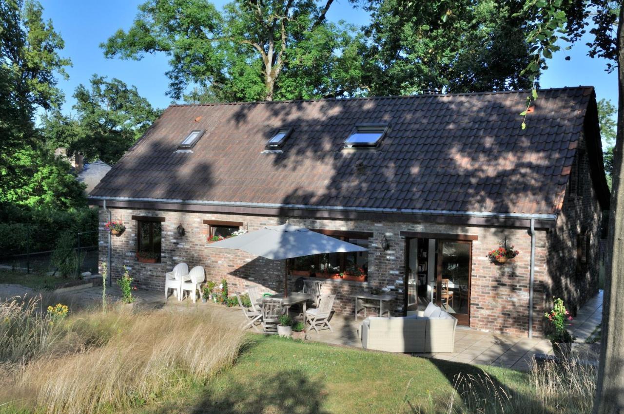 Tres Belle Villa 4 Facades Dans Quartier Vert Et Arbore - 5 Kms De Namur Exterior photo